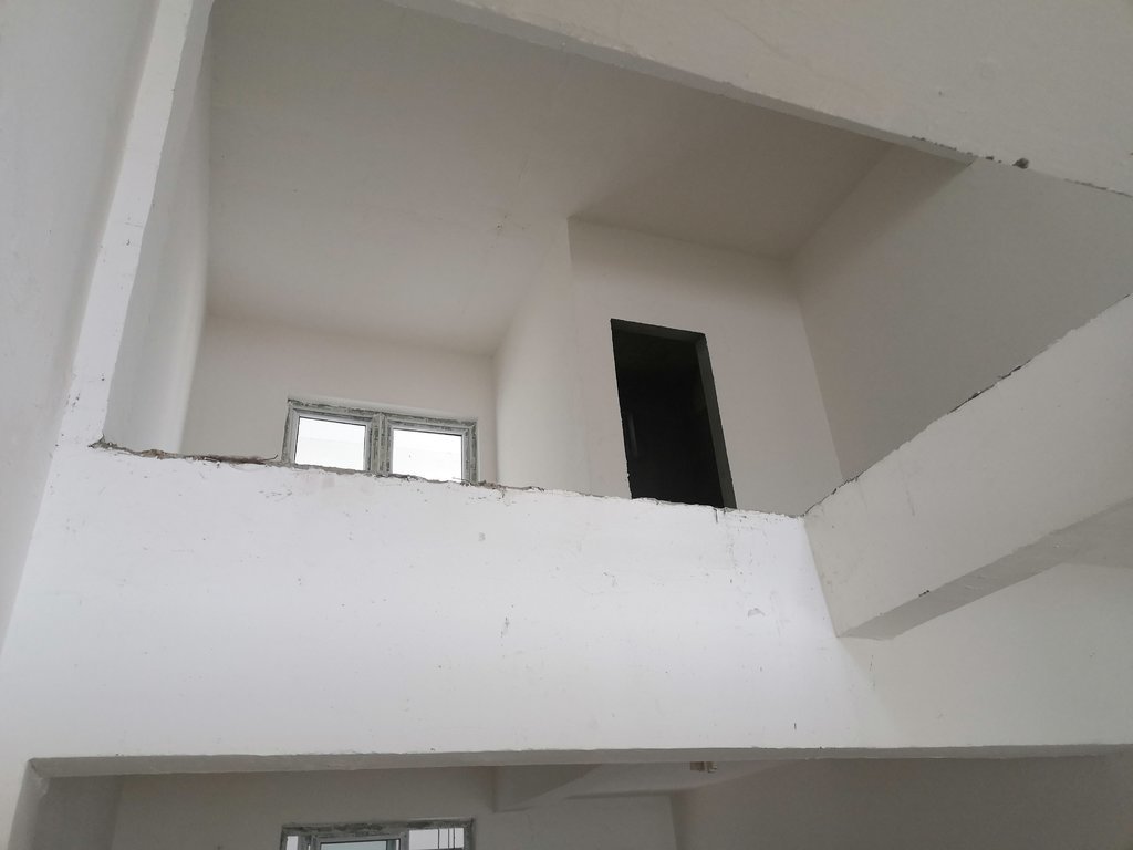 南城新区汽车城公寓上下两层复式楼毛坯房诚意出售