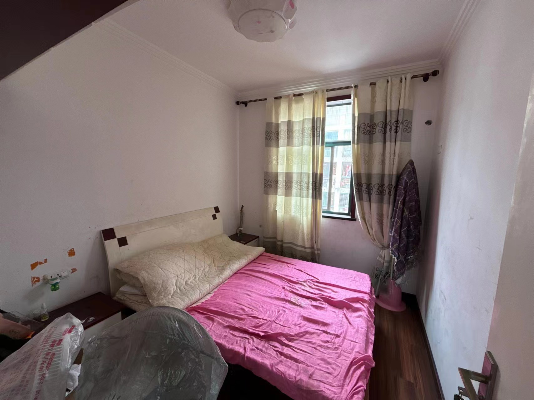 东城花园.精装三房两房.看房方便