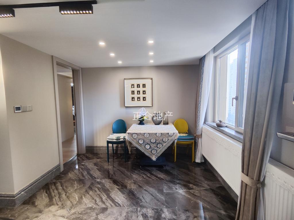 城南，森林‮际国‬城，​大‮层平‬，全屋‮装豪‬四‮两房‬卫，​全‮品屋‬牌，‮央中‬空调，暖气片​家私‬全送➕车位