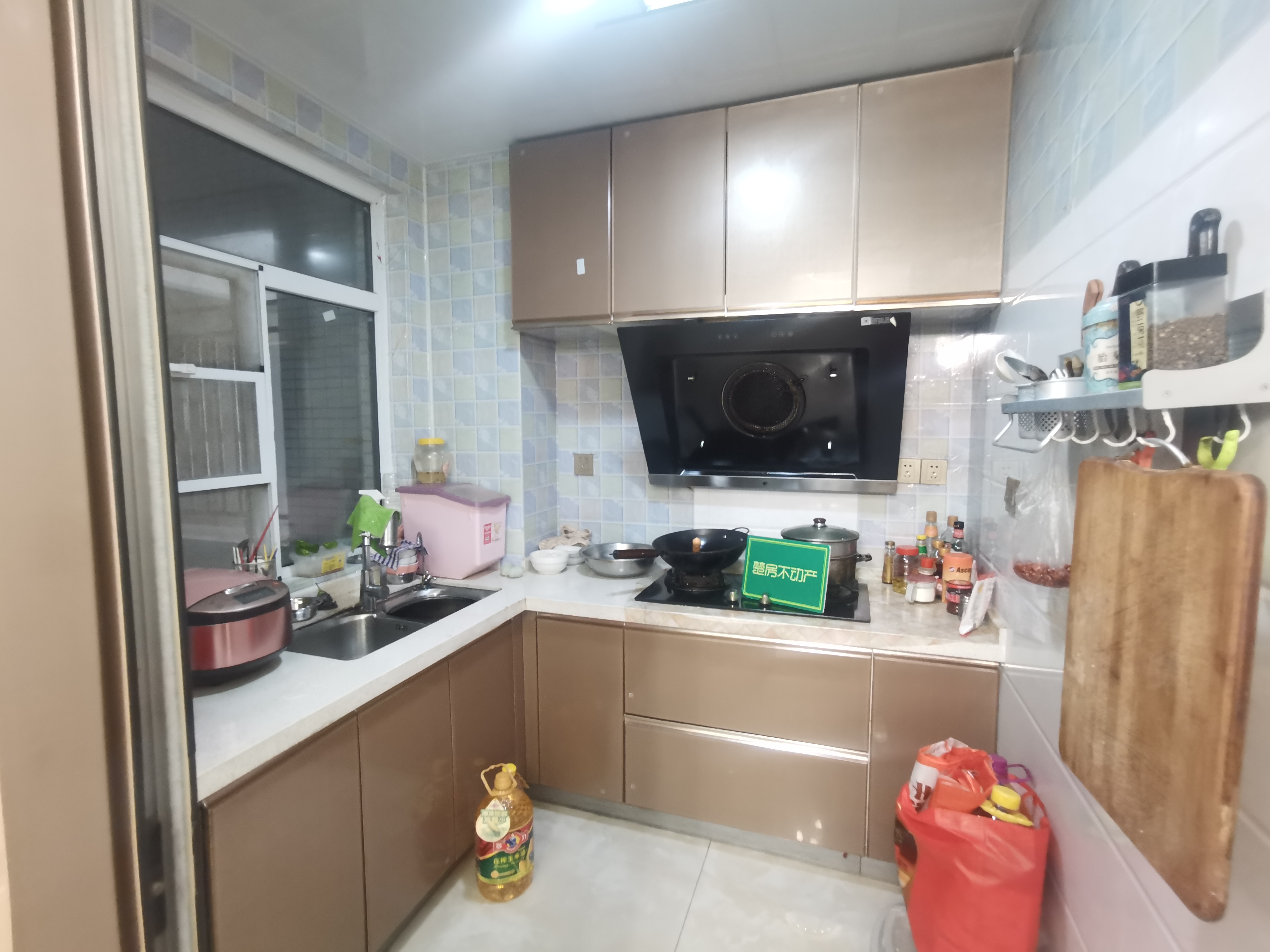 沔阳公馆经典小三房房东亏的西统龙湖看房方便