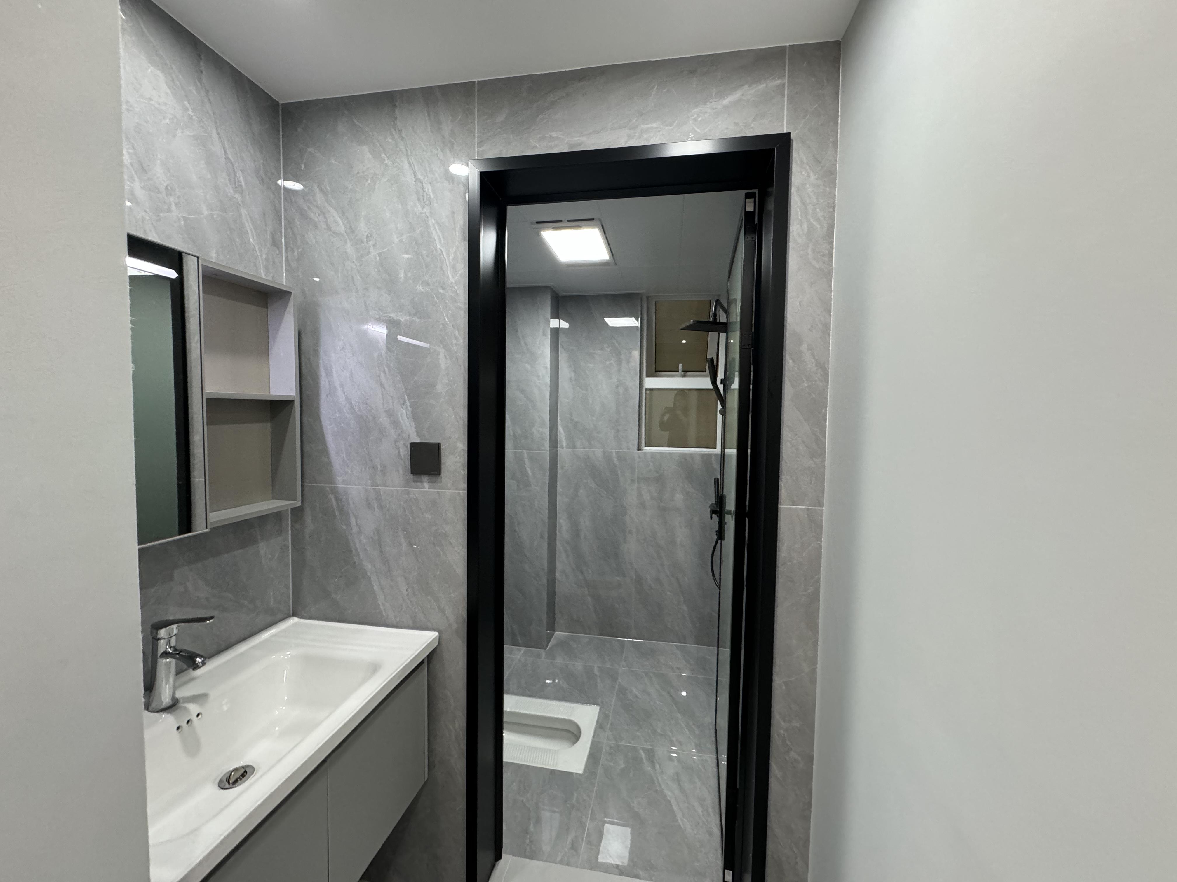 满庭春3室2厅2卫全新精装修房屋户型好楼层好优价出售