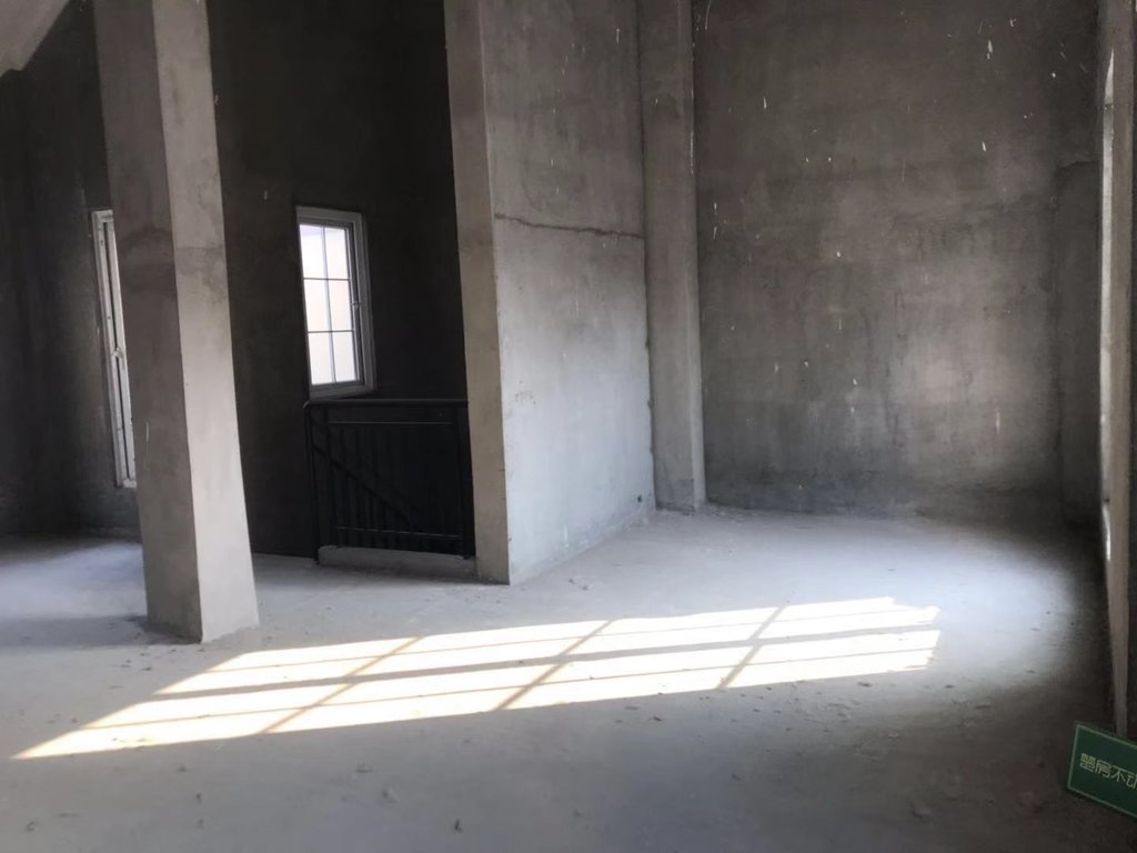 御江湾江滩公园旁三层联排别墅两个停车位自带花园