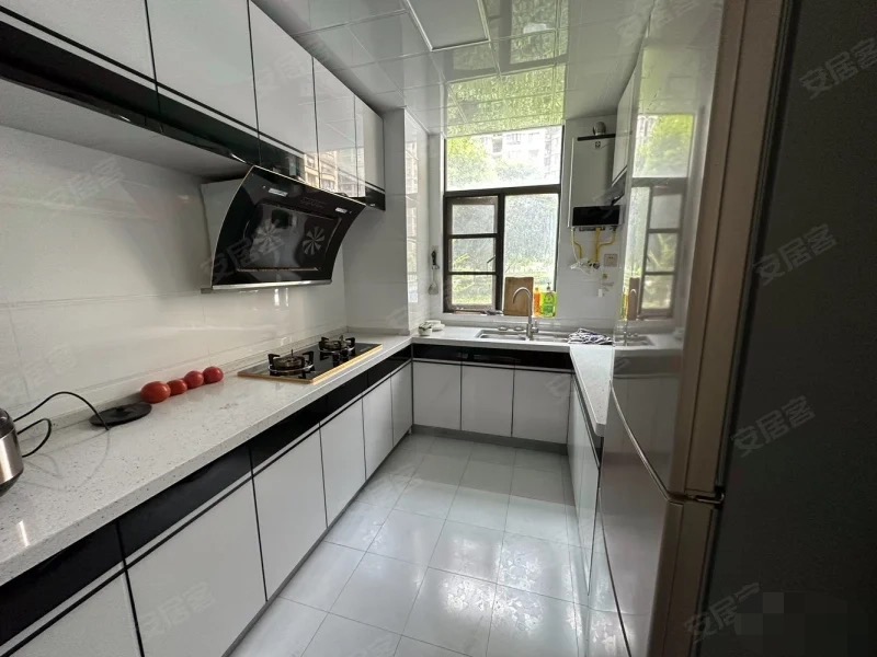 捡漏，急售，颐和公馆，单价3800+，精装四房。证满二，拎包入住