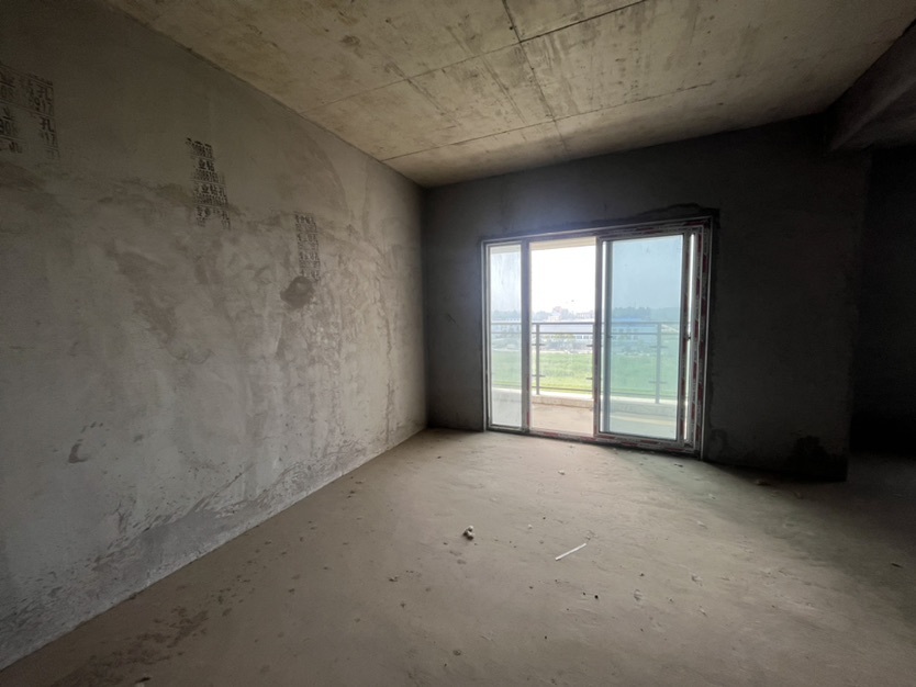 一中附近，城东，银湖城，电梯房小高层，好楼层8楼，有证