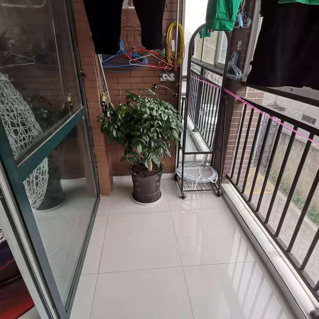 香岸华府两房2楼爬楼不累man5诚意出售！