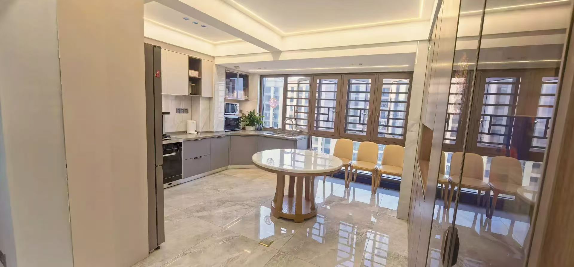 城南，翡冷翠边户，精装四房，全屋品牌家私，电梯好楼层，证满二