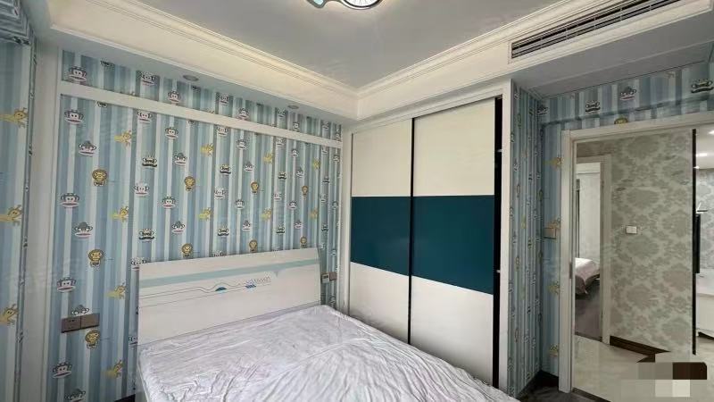 和合国际5期，单价5200，边户，精装三房，诚心出售，证满二