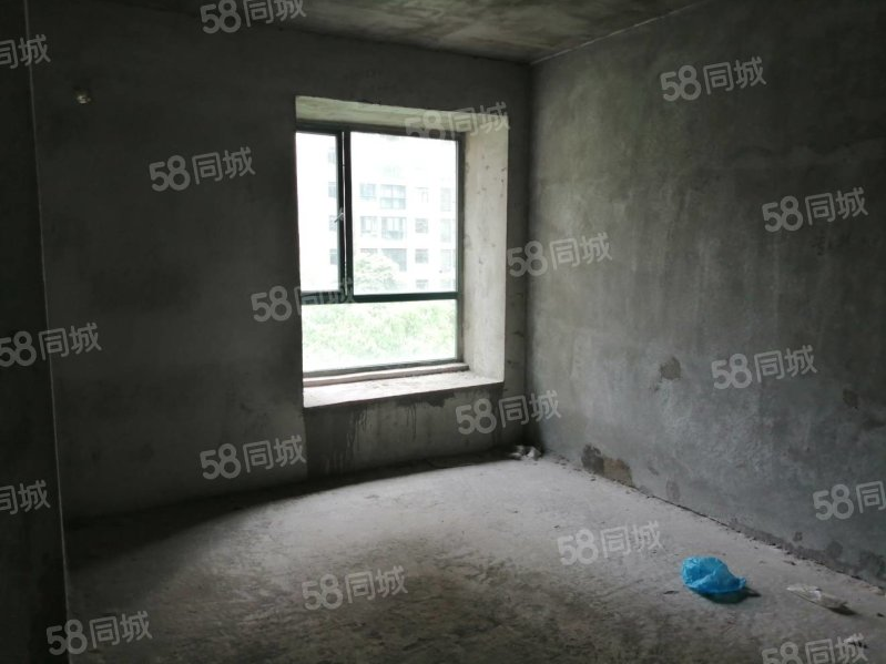 城南毛坯三房，证满二