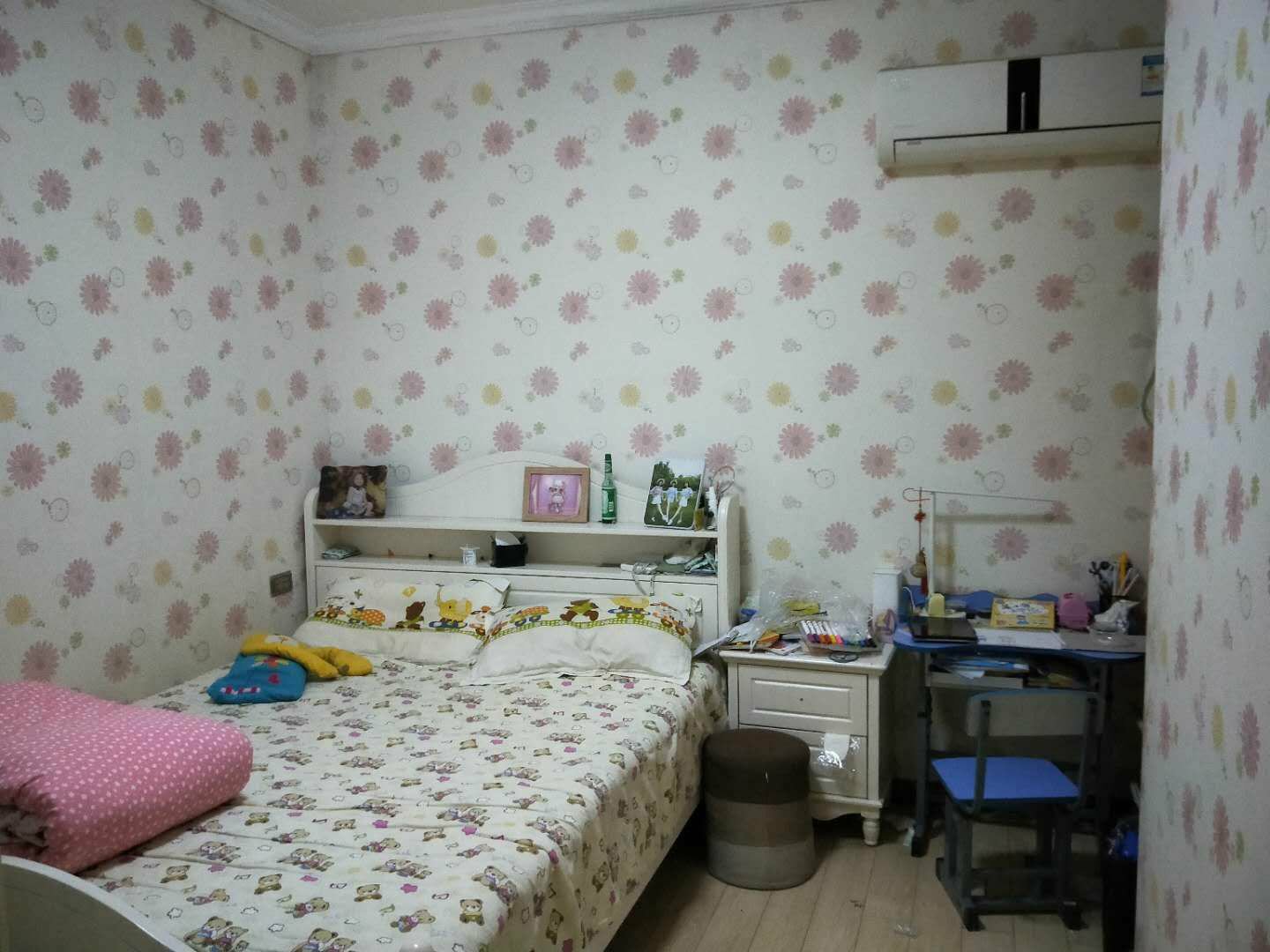 新妇幼旁，锦绣江山小区电梯精装修三房，售价67万