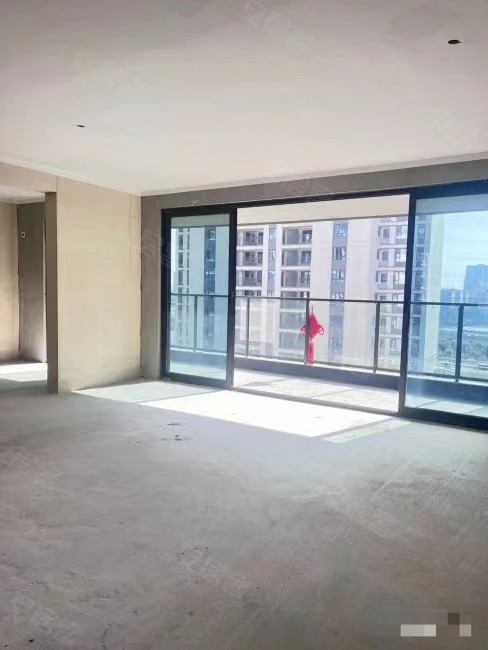 吾悦广场，​169平，大平层，东边户​，一梯一户，电梯小高层，采光好，南北双阳台