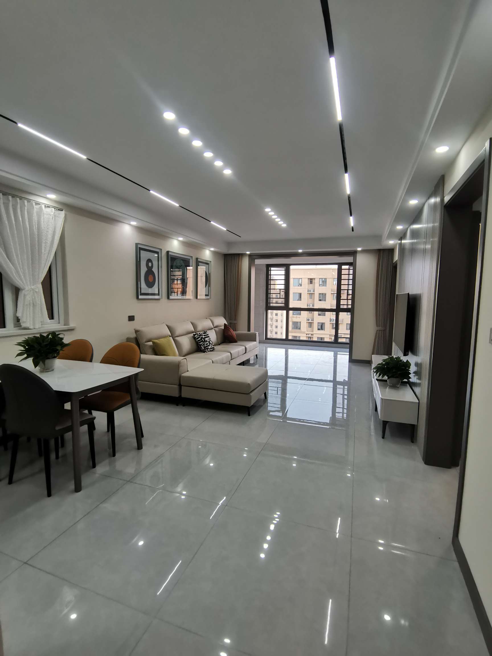 城西大社区九成新小三房满庭春