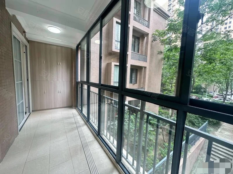 城南，森林国际，精装3房2卫！成色新，送个露台，诚心出售，证满二