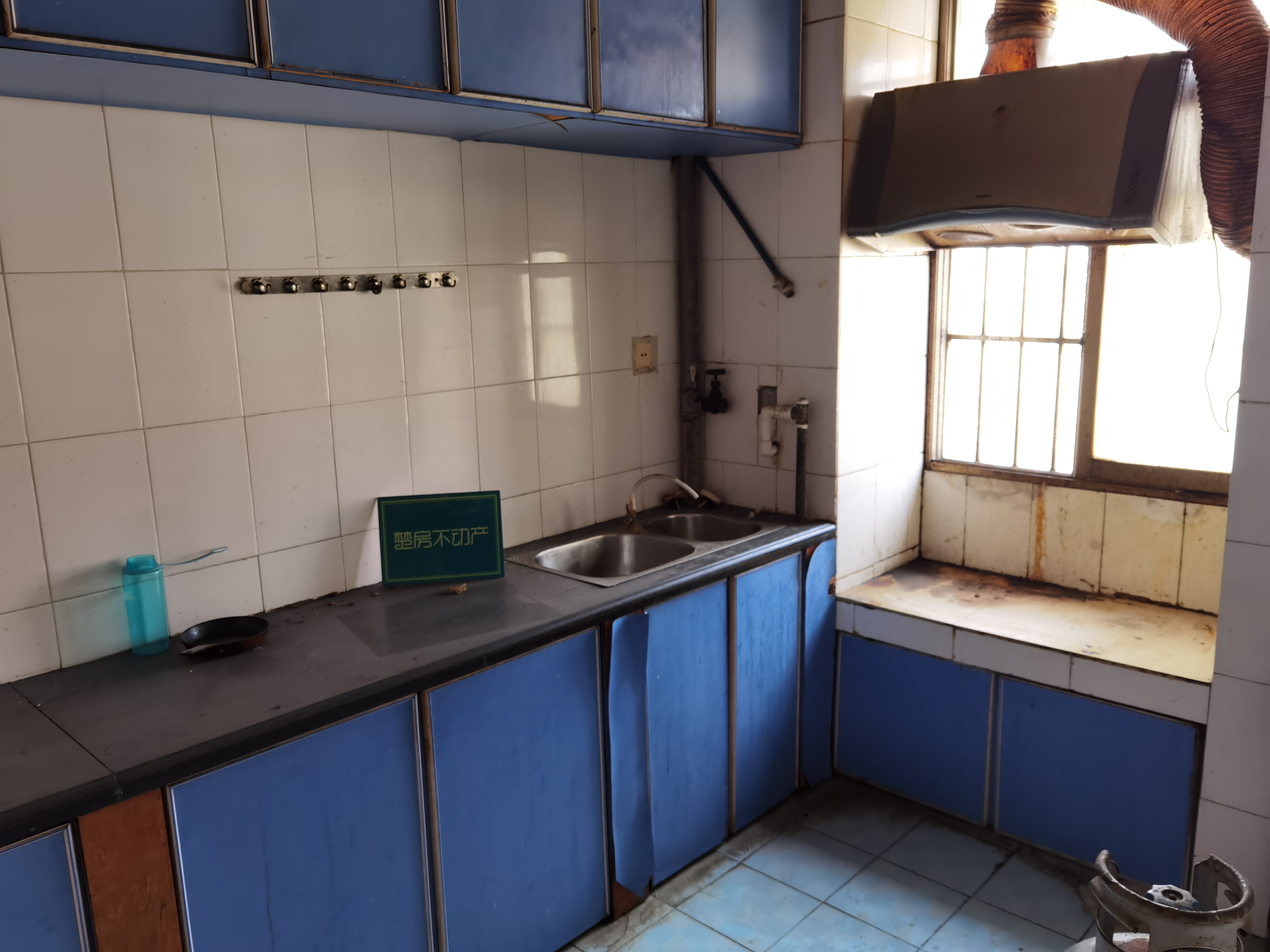 中药材宿舍， 实验二小，老三中，走路去商城逛街只需10 