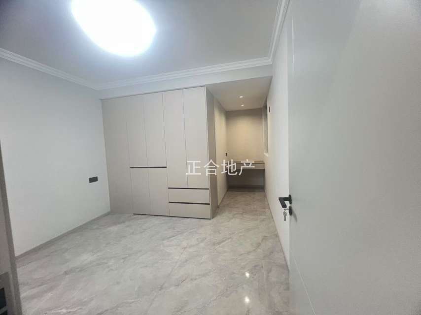 颐和公馆，复式，全新精装，一天未住，带大露台，老证