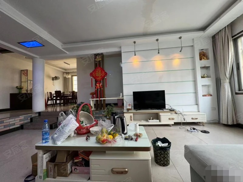 184，德政园香榭里，步梯2楼，采光户型好，送4个平方车库，精装三房