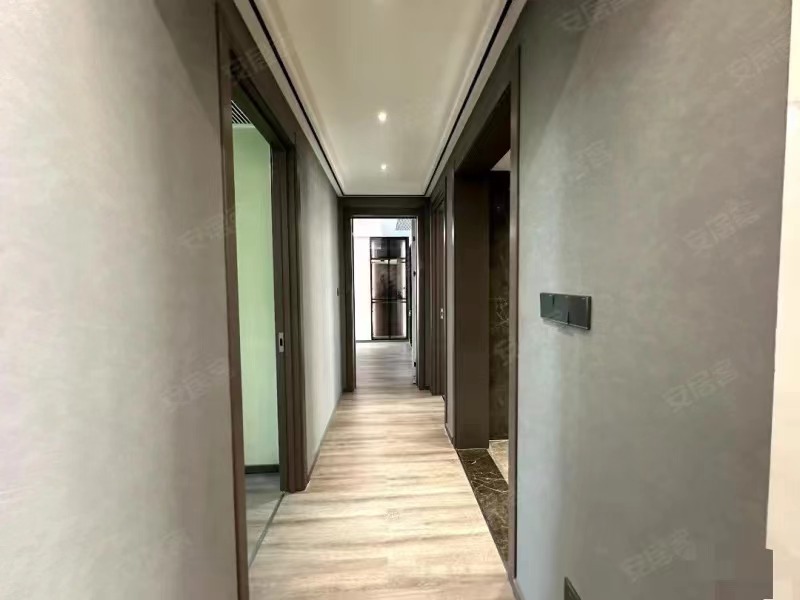 沔阳清华园，小高层，精装三房，成色新，好楼层，边户，双阳台设计，下楼就是新二中二小