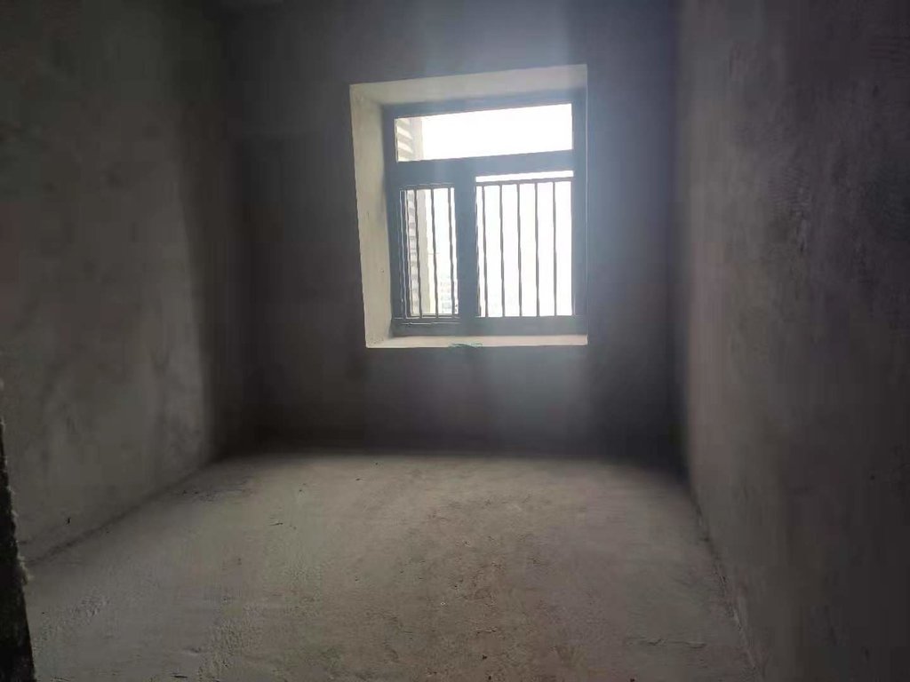 御湖世家 毛坯三房 单价低 房东诚意出售