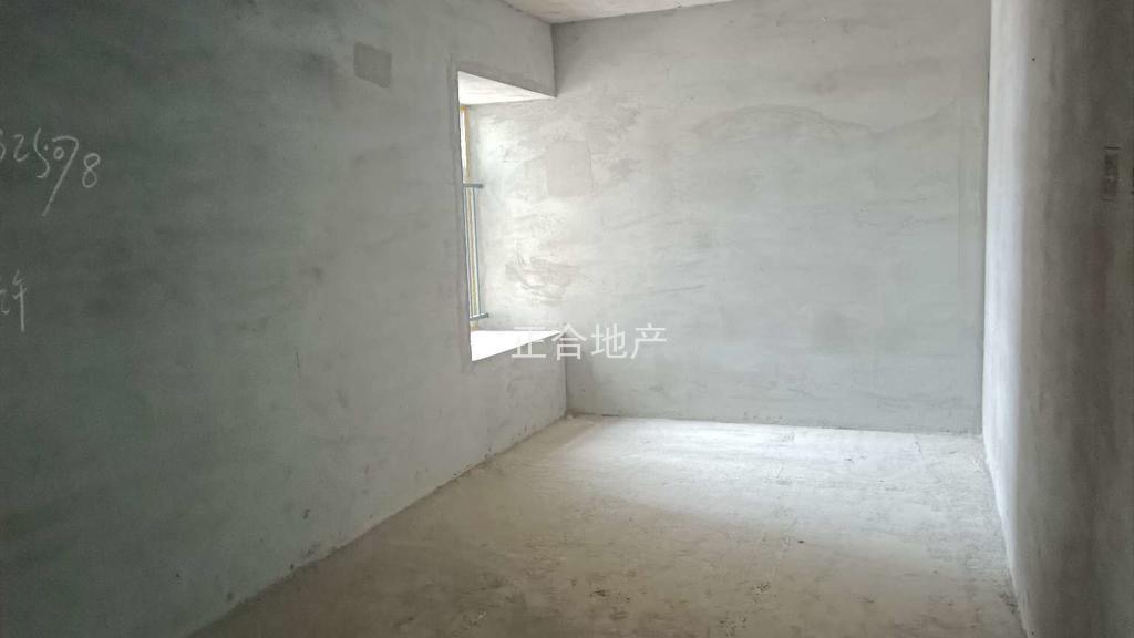 亏本出，房东急售，吾悦旁，蓝天新城，好楼层，单价5100，证满二