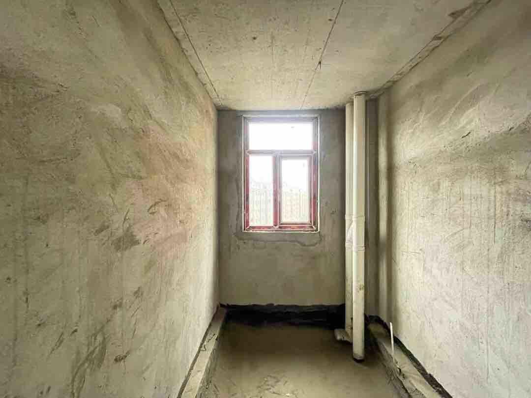 城南电梯小高层，单价5500边户，南北通透，中间楼层，证满二