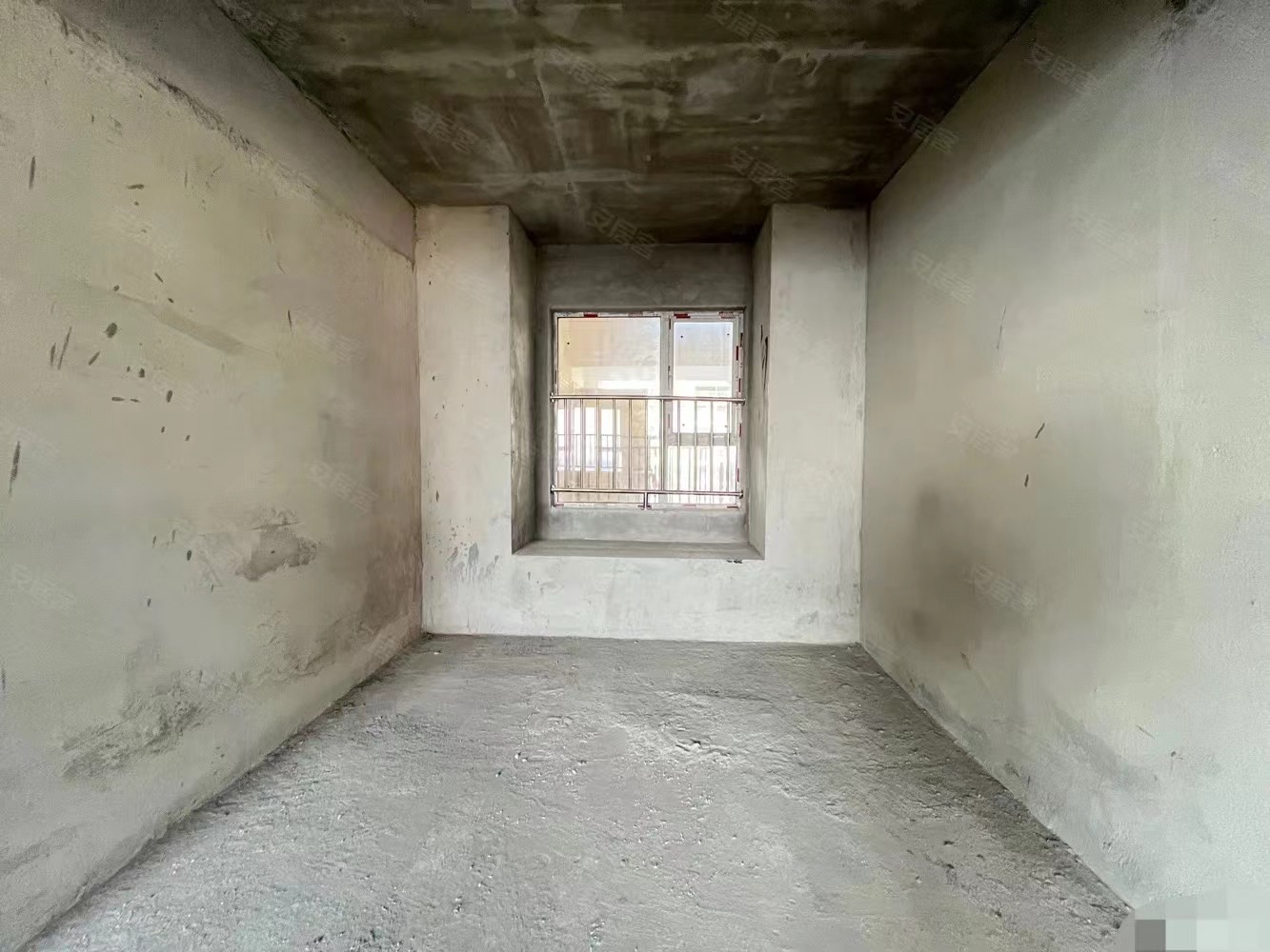 降价了，房东亏本出，新城名都，毛坯大三房，三开间朝南，单价5800，捡漏