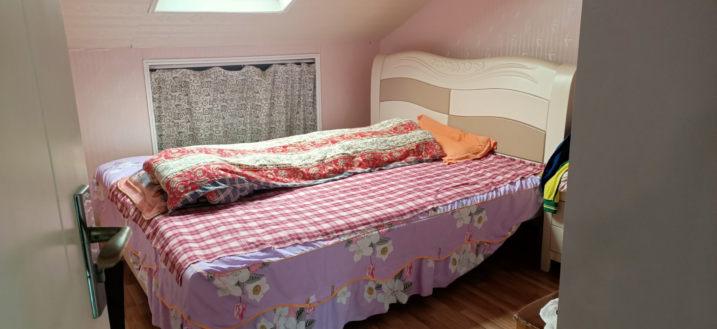 青青家园顶楼送超大露台，三室两厅两卫，小区环境好