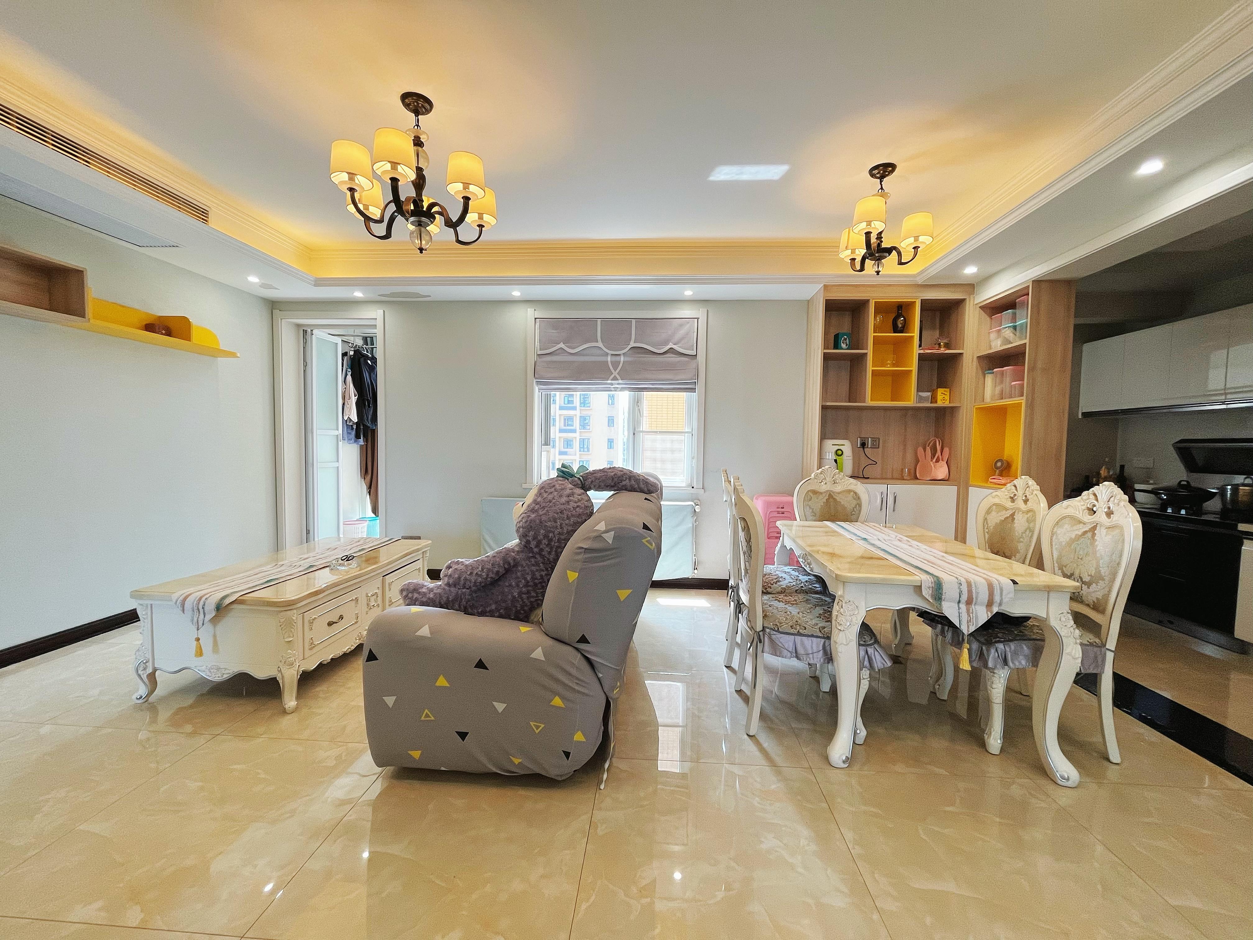 森林国际城3室2厅2卫精装修家具家电全配优价出售！拎包即住！