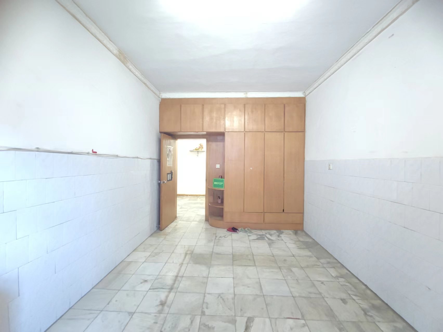 老八中竹货街步梯3楼证件齐全价格可谈急卖