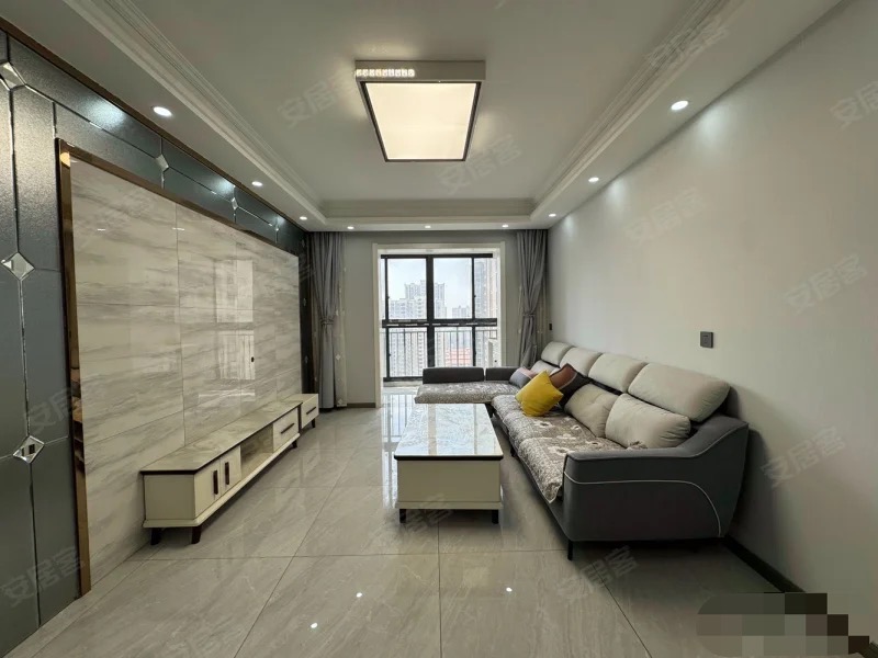 城南，森林国际，精装三房，二小对面，诚心出售