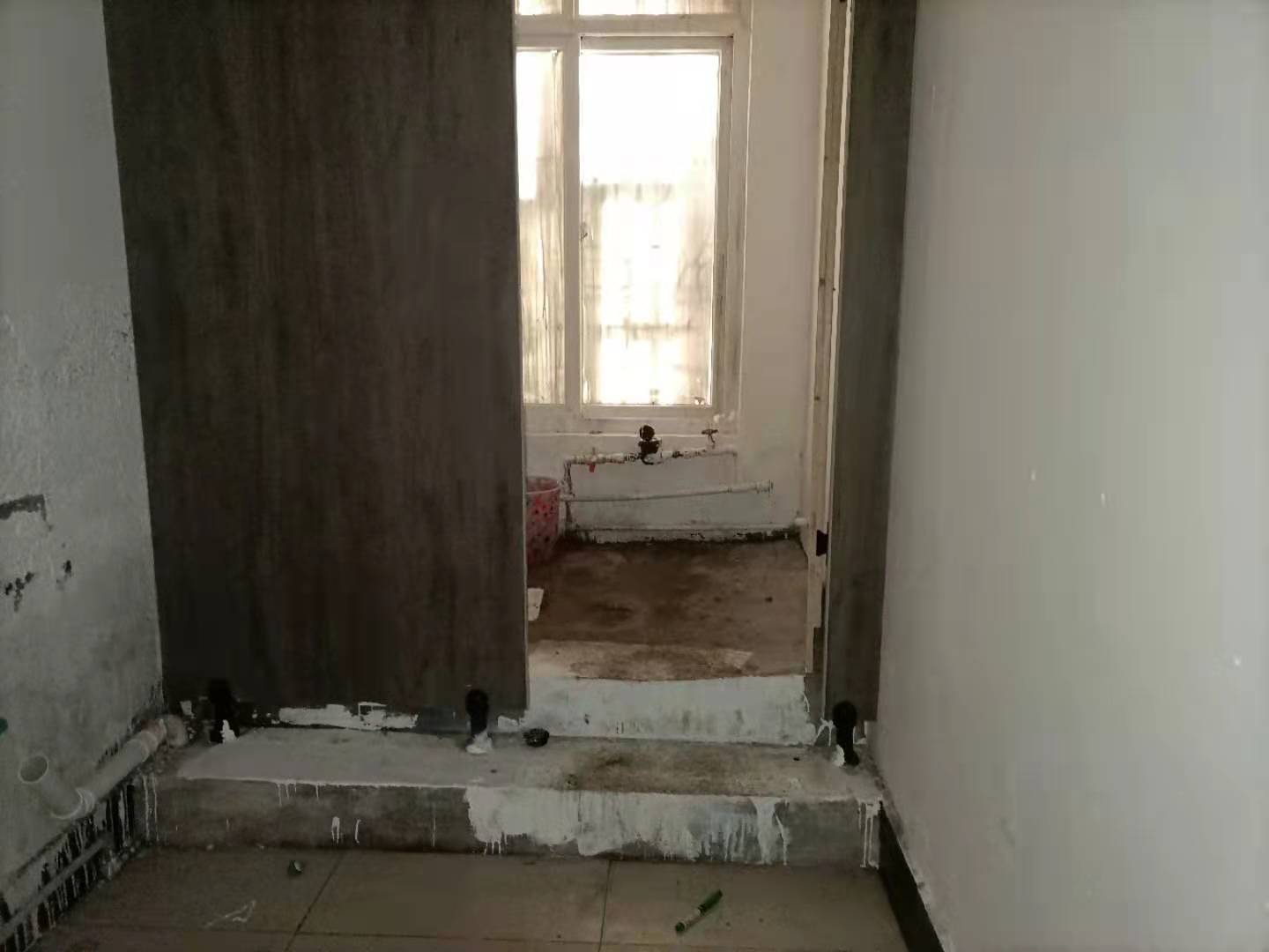 职院对面旺铺出售不动产证在手可分三间铺面低投入高 诚意出售后期费用低可按揭