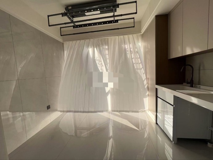 捡漏，满庭春，全新精装，供暖三房，一天未住，南北双阳台，边户，单价5400，证满二