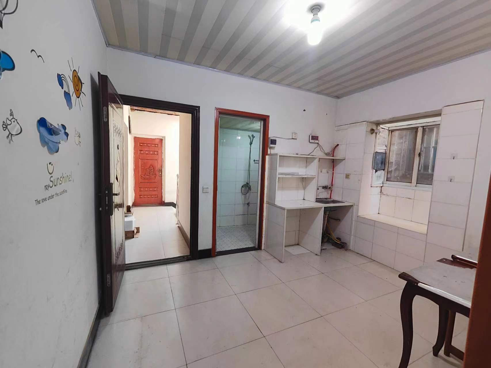 来咯，城南沃尔玛附近的一室一厅出租，停车方便，赶紧来找我看房