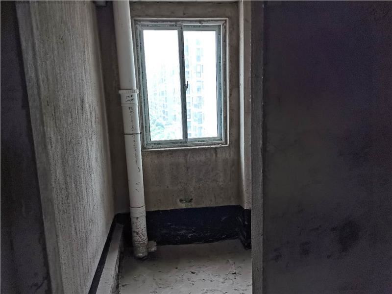 城南城市丽景的毛坯大三房电梯好楼层交通生活都便利