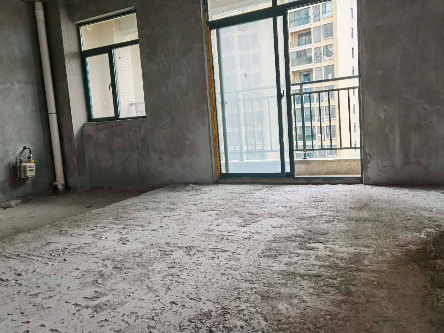 新城壹号毛坯大三房双阳台证满两年有钥匙看房