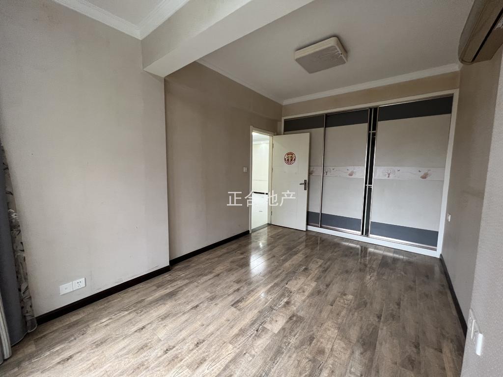 颐和公馆，大三房，精装三房两卫，9成新装修，单价5400，看中可谈