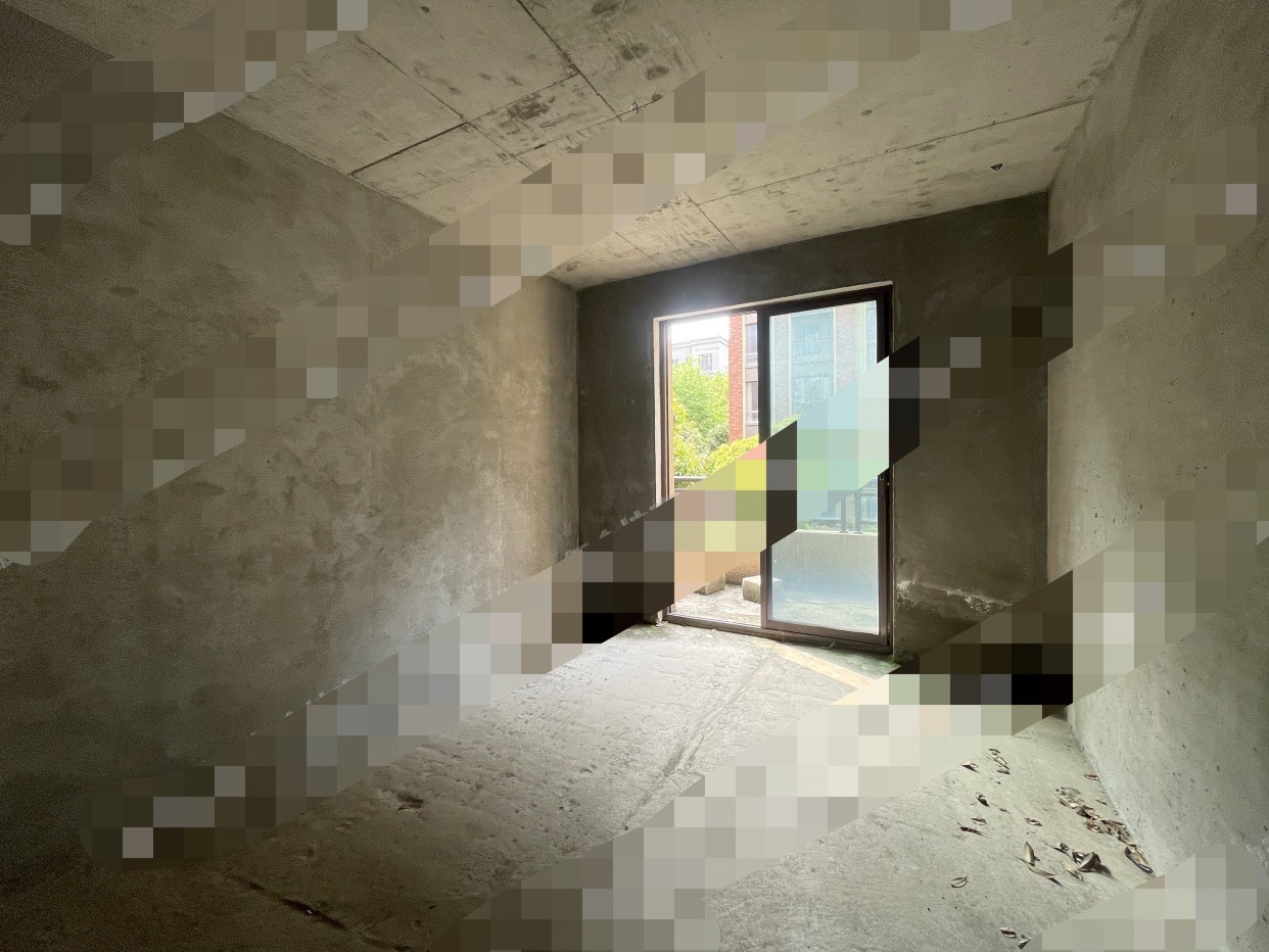 香格里拉，电梯洋房，上下两层接近200平，复式楼+超大院子+大露台+车库，