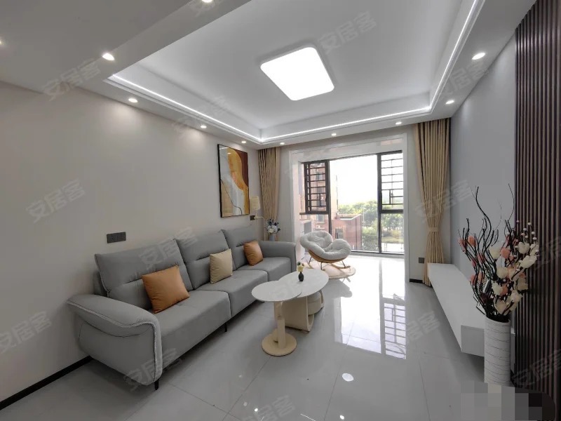 亏本出售，捡漏， 仙桃晓学对面，紫润尚城 ，精装小三房，9.9成新，证满二