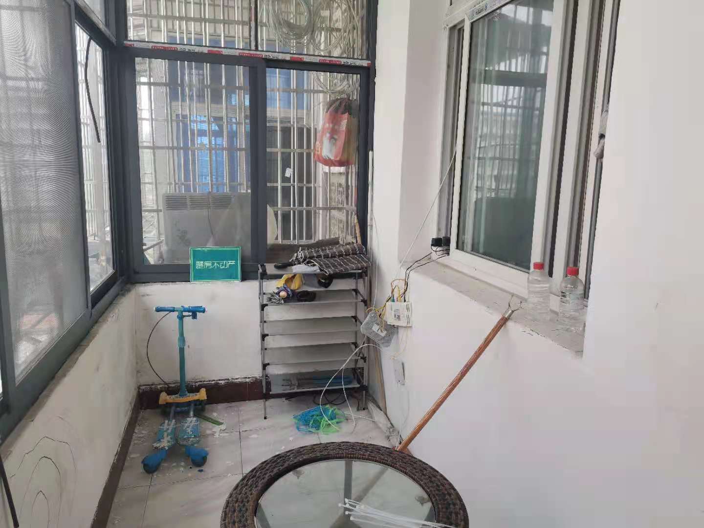 沔阳 旁边的教工宿舍楼，106平三房前后有两个阳台楼层好，标准的 房！