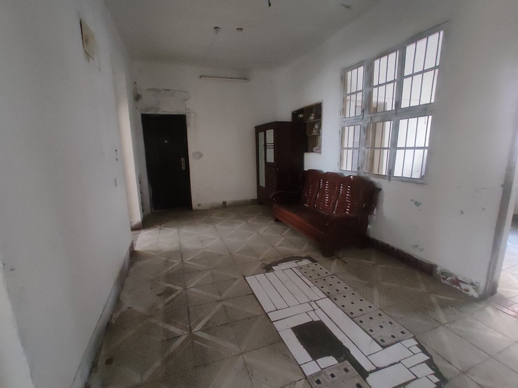 交通路老企管局宿舍.小区有出场好停车.三房房间蛮大.看房方便