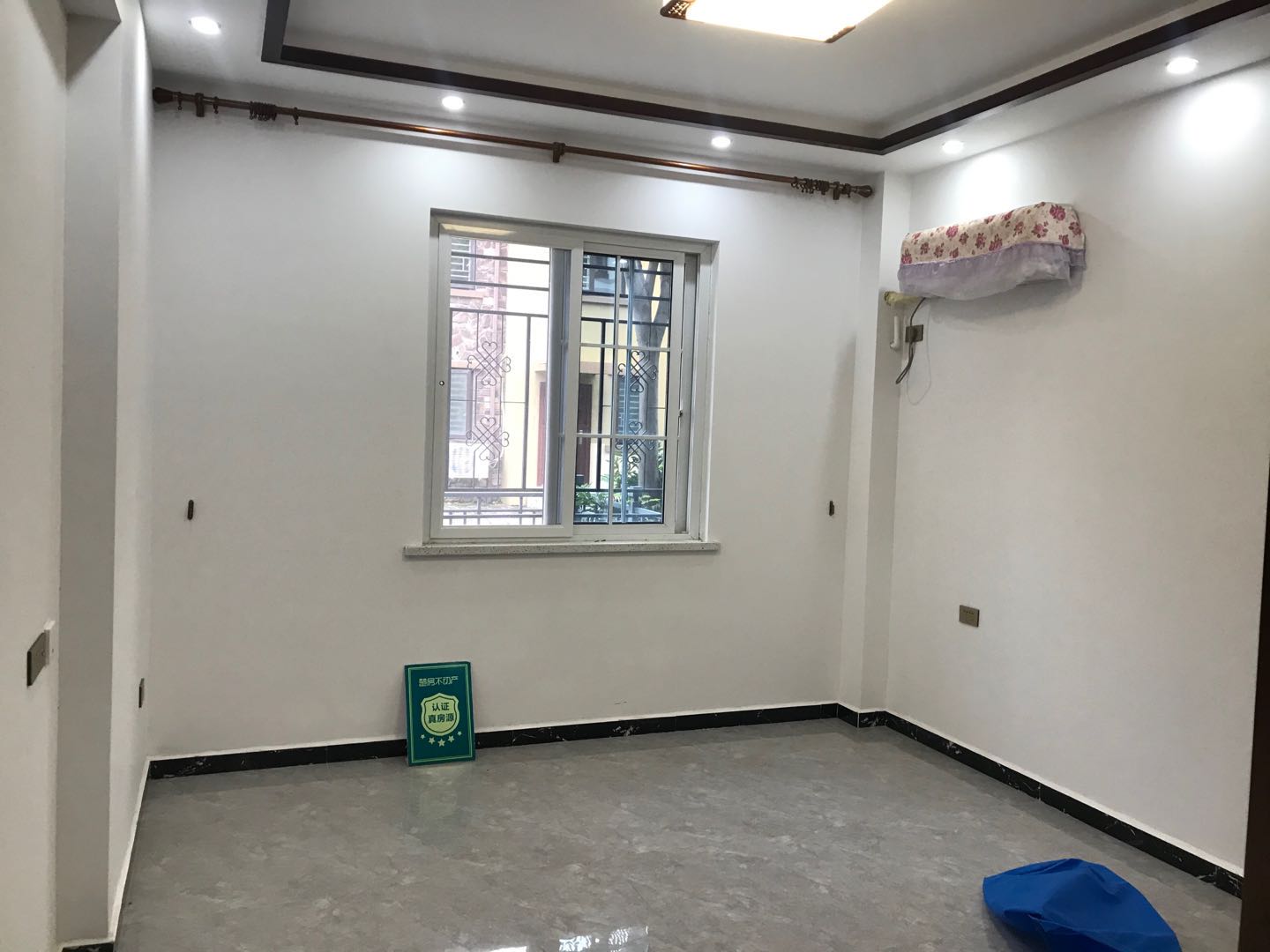 御江湾全新装修证满二三加一层联排别墅全屋监控设备价格美丽