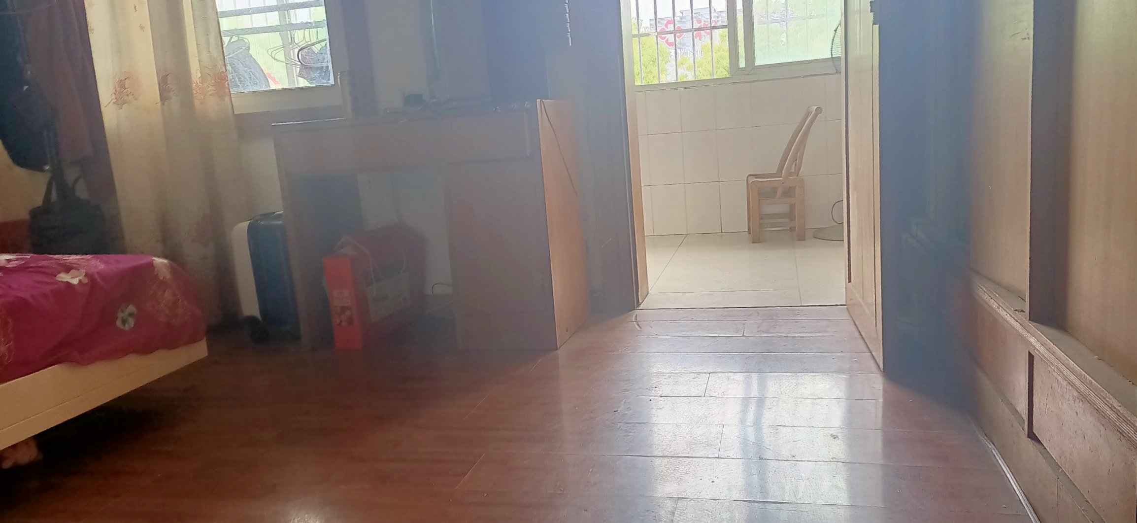 沙嘴菜场旁好楼层108平，三室两厅一卫，南北通透采光好