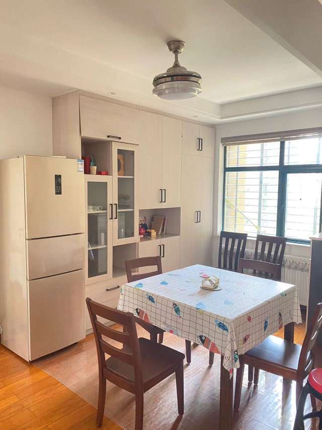 城南三小旁，新城壹号精装三房，边户，中央空调，成色新，证件满五税费低，看房方便