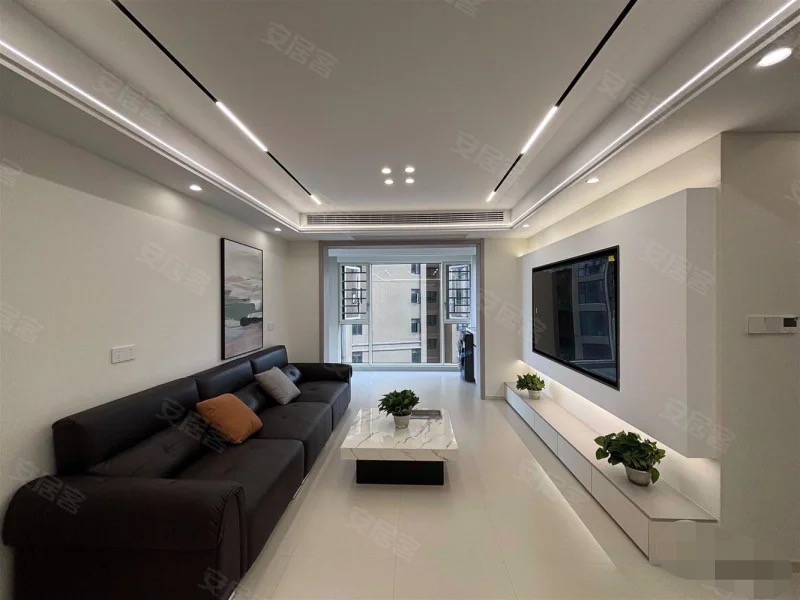 城南 ，沔阳公馆，电梯13楼， 老证 ，精装三房二卫 ，业主诚心出售