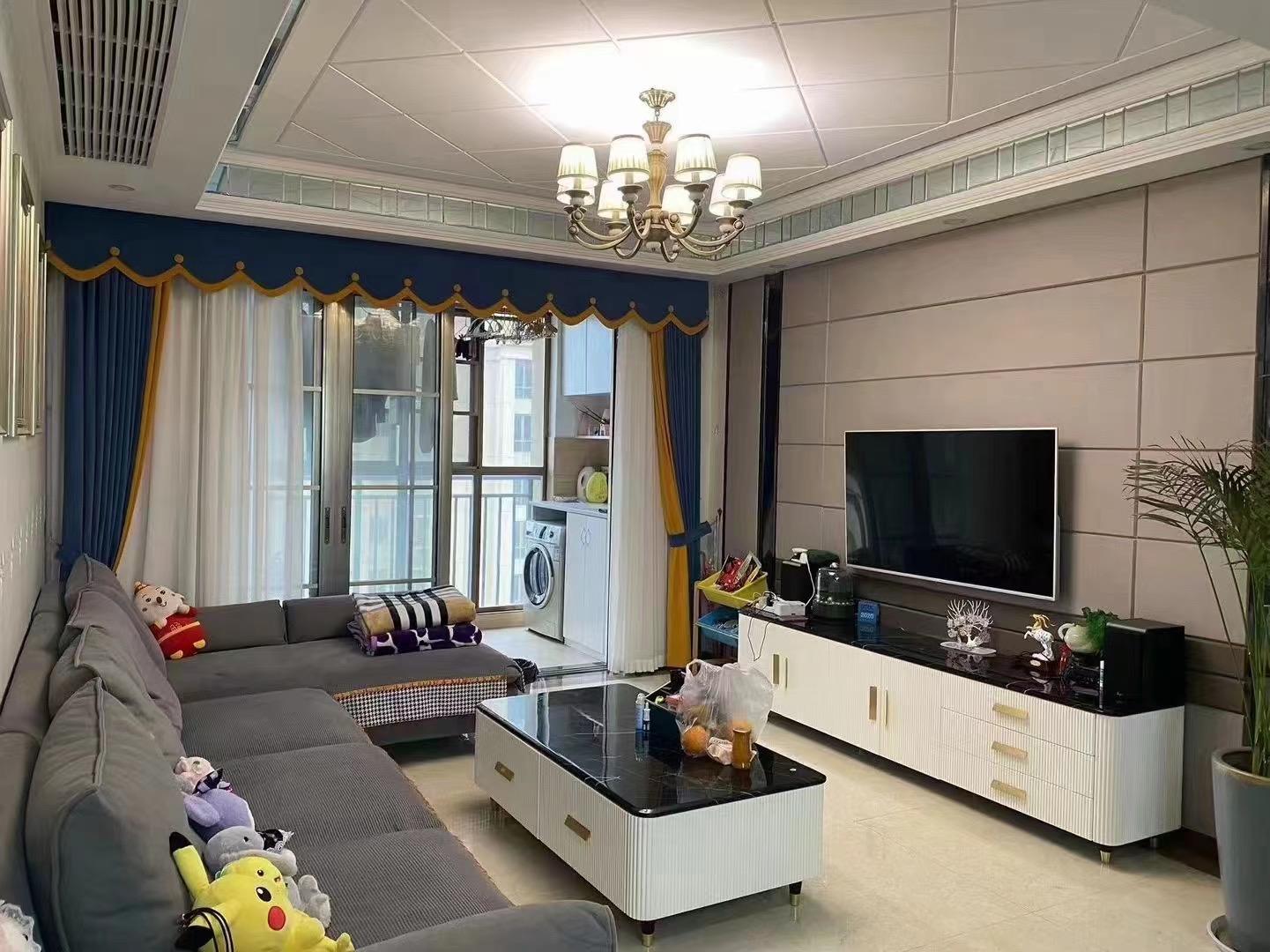 业主亏本急售，城南精装四房，配套齐全，中间楼层，南北通透，证满二