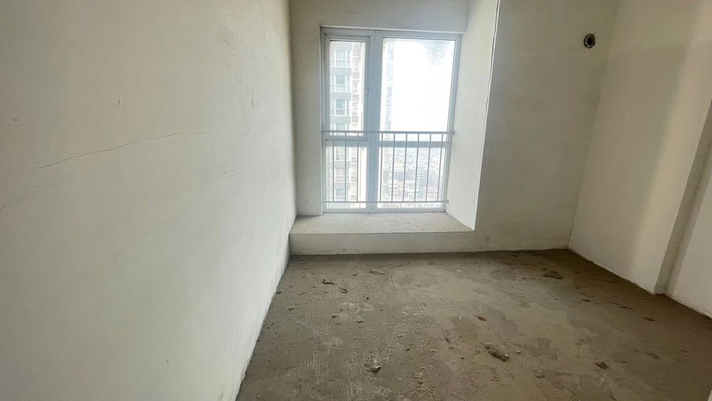 福星城.毛坯三房.还送超大阳台.看房方便