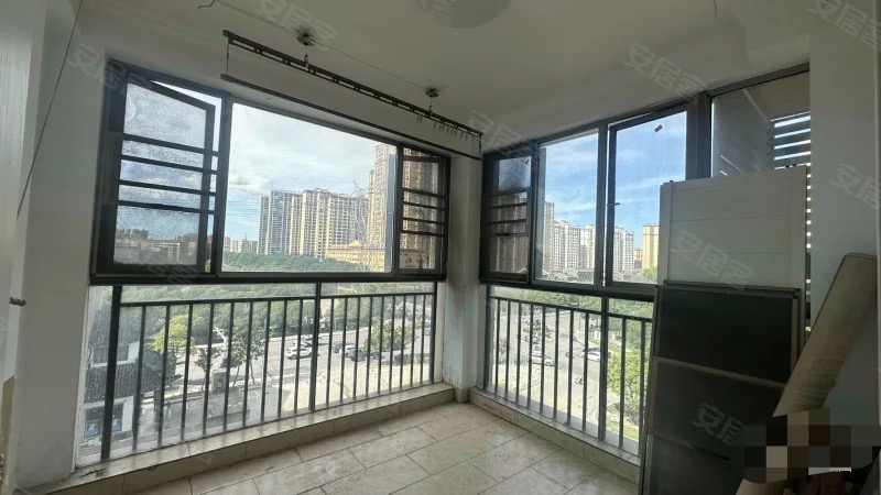 捡漏，城南，南国明珠，精装4房，单价4字头。诚心出售