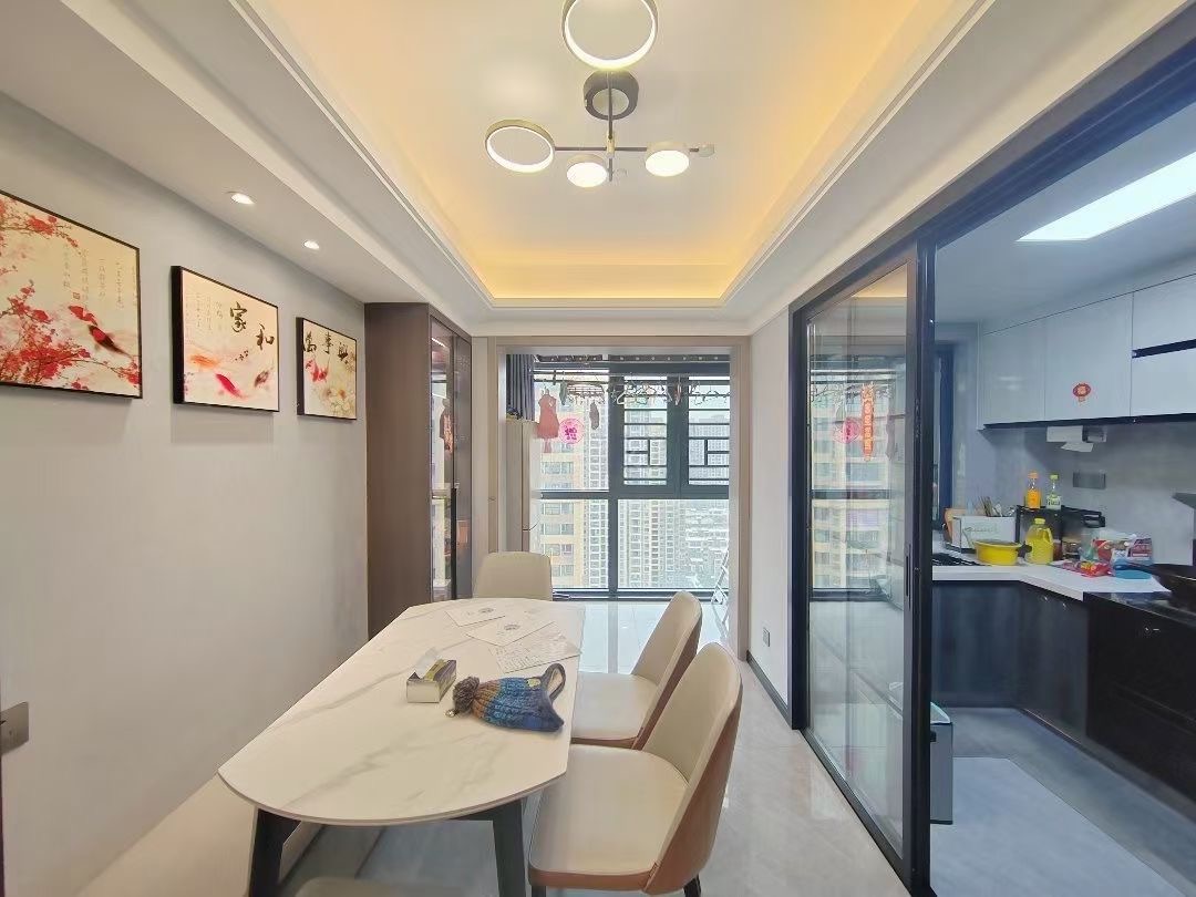 53，捡漏，森‮国林‬际‮冷翡‬翠，精装三房，‬全屋地暖，证‬满二