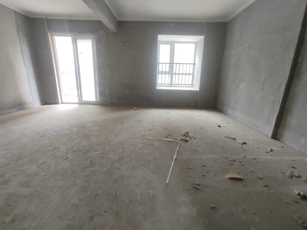 森林国际.毛坯大四房.南北通透双阳台.看房方便