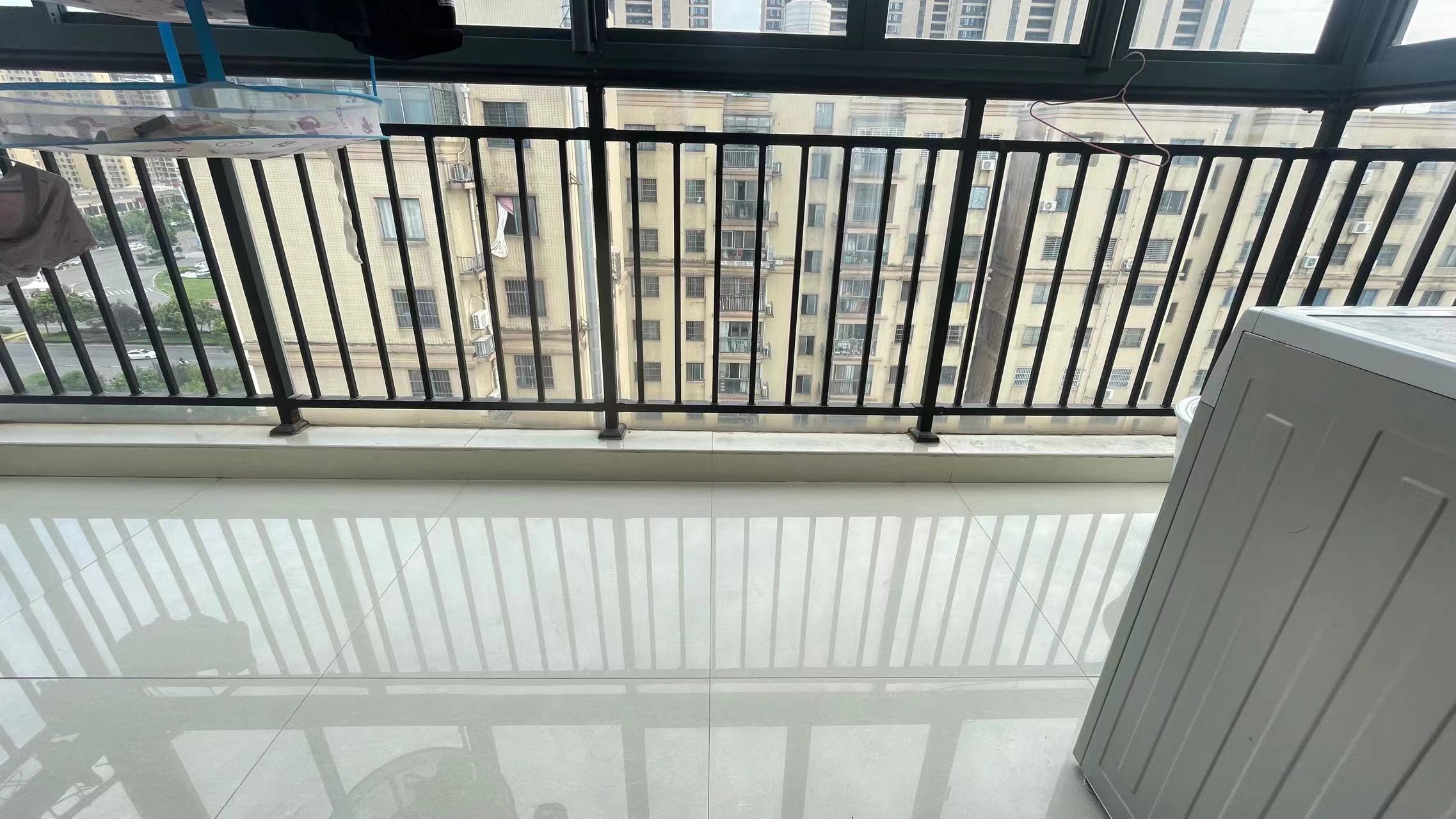 一品苑森林国际北苑对面.精装三房两卫.证件满二.看房方便