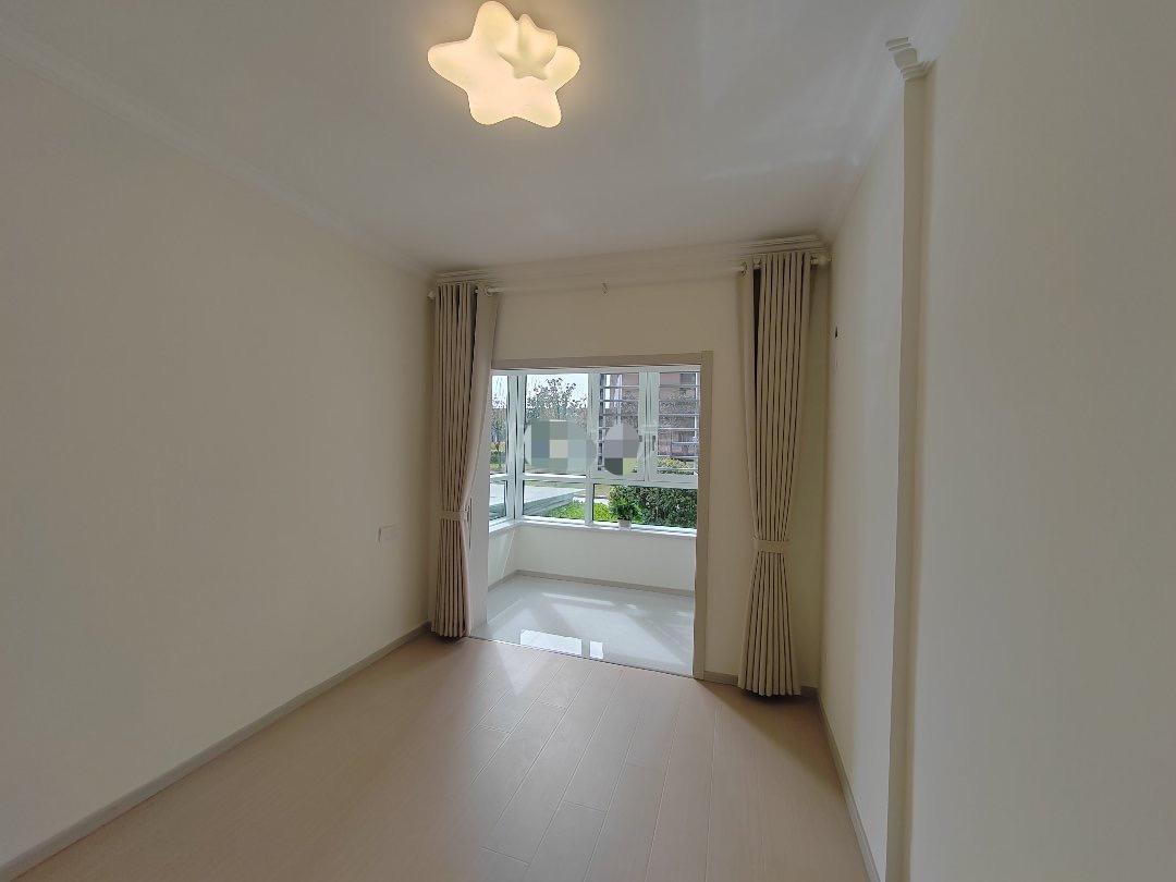 城南沔小旁，颐和公馆，全新精装大四房，送50平花园，带院子，证满二，双阳台