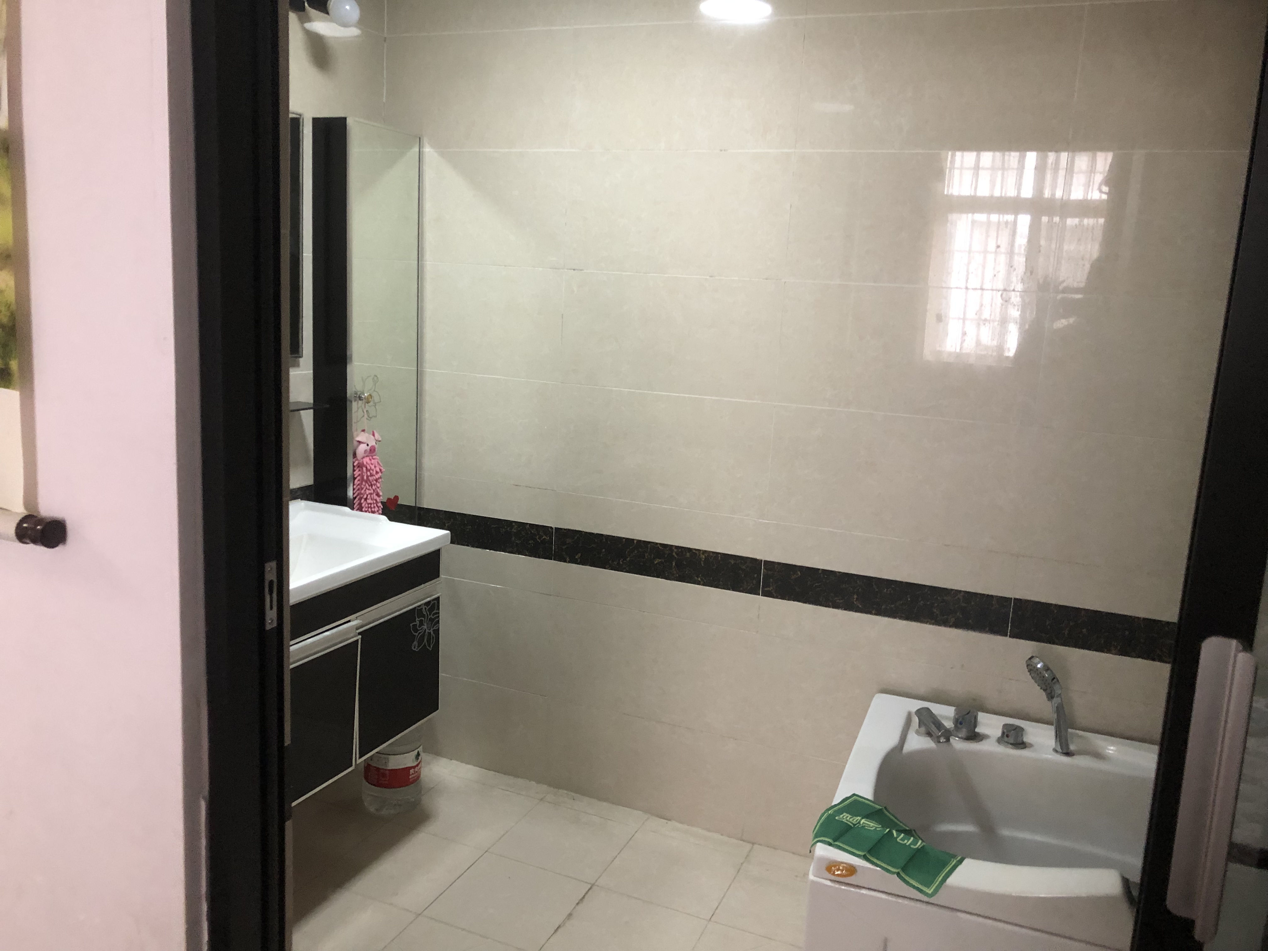 华宝馨怡家园精装大三房，诚心出售！